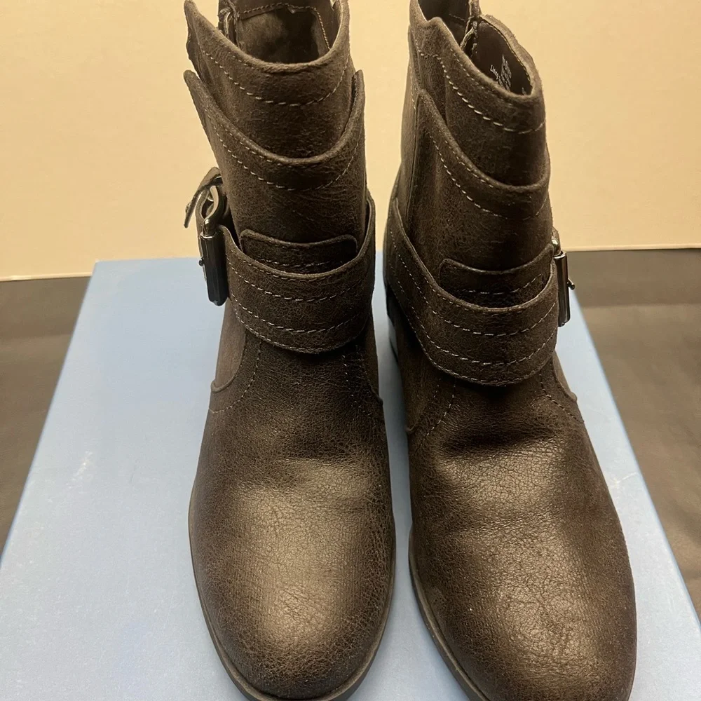 Simply Vera Wang - Size: 6.5 - Brand new in box - Picture 4 of 10